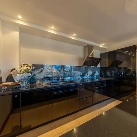 Glacier 5 - Hammam - Access